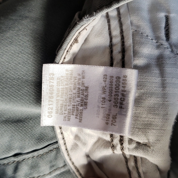 Levi's gray cargo shorts, size 38 - Picture 8 of 8